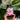 Yes Vegan Vegan Blood Complex Eisen-Kapseln in der Hand